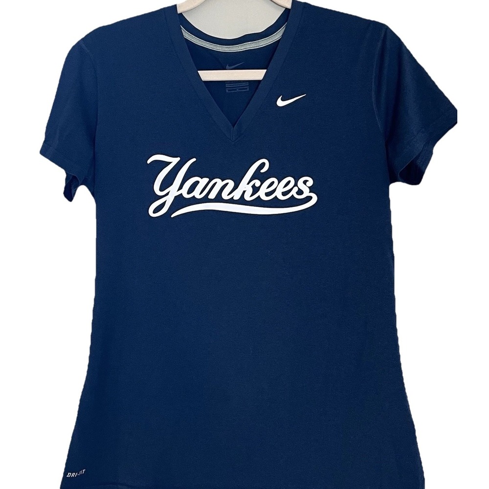 Nike Dri-FIT NY Yankees Women's V-Neck T-Shirt Blue Size S/M MLB Baseball Tee